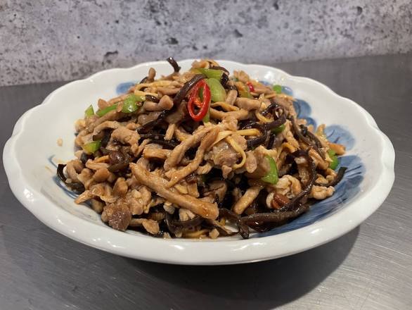 Shredded Pork with Chilli and Garlic Sauce  魚香肉絲